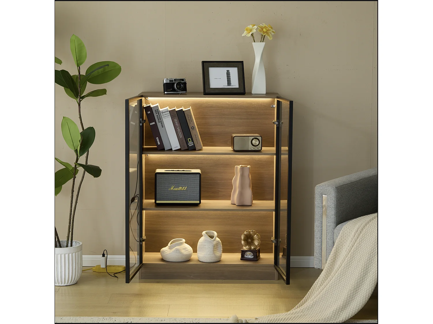 Vitrinekast met 2 deuren 80x32x106 cm met LED-verlichting en planken, spaanplaat en glas, natuurlijke kleur, voor woonkamer