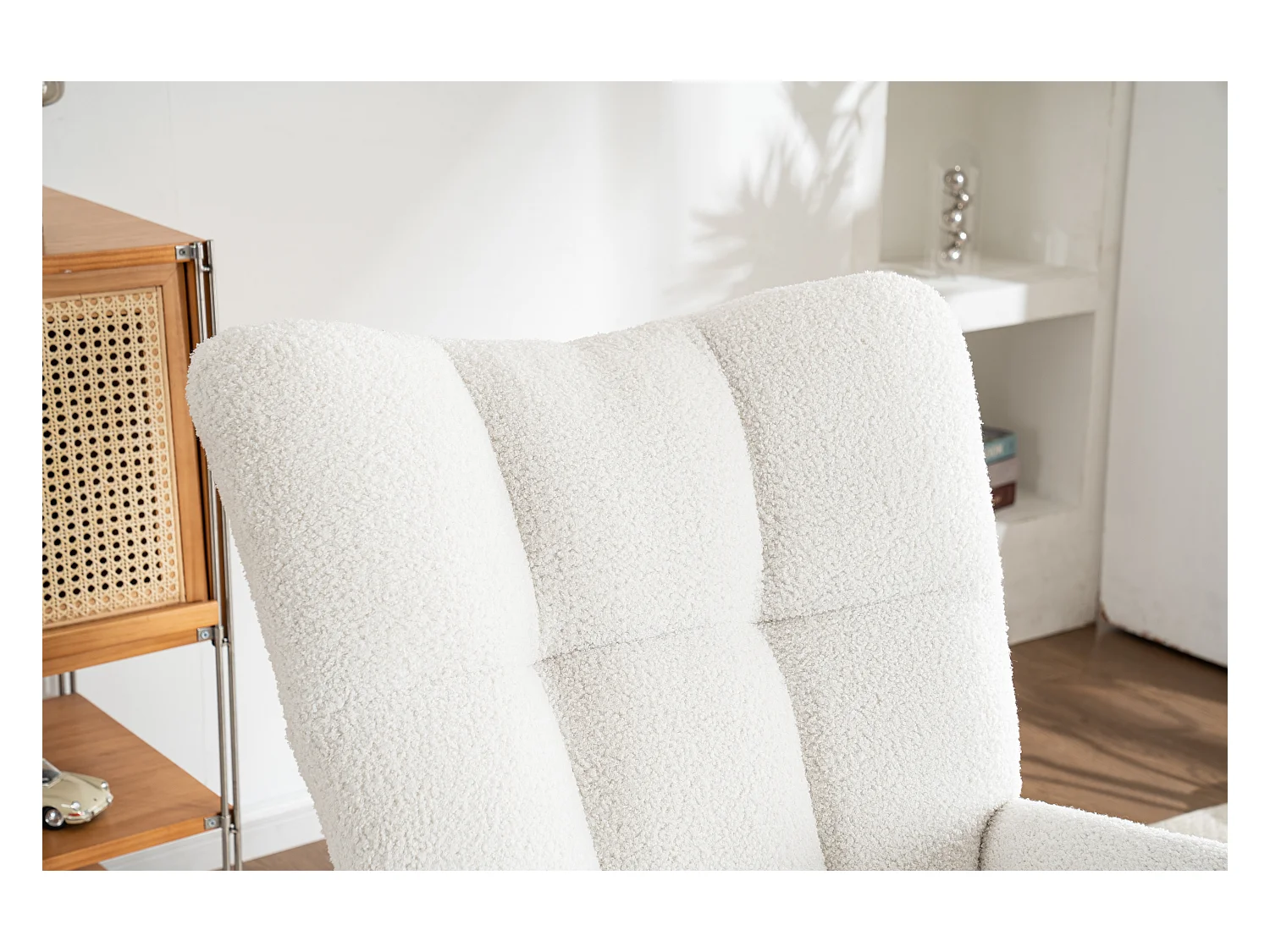 Fauteuil à bascule avec repose-pieds accoudoirs cadre bois blanc pour salon