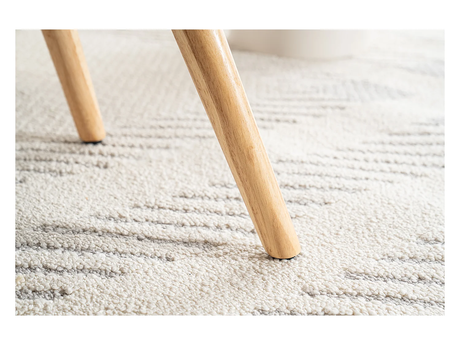 Fauteuil à bascule avec repose-pieds accoudoirs cadre bois blanc pour salon