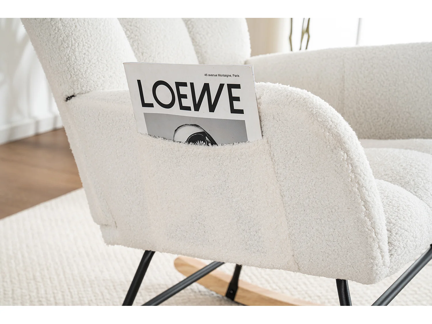 Fauteuil à bascule avec repose-pieds accoudoirs cadre bois blanc pour salon