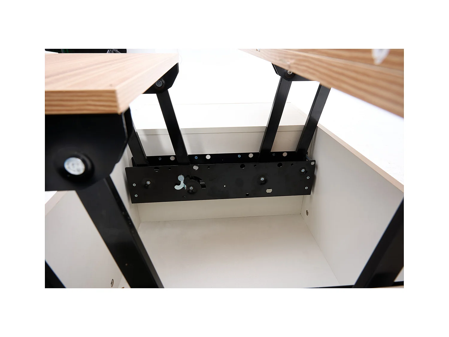 Salontafel met dubbel hefmechanisme en geïntegreerde opbergruimte voor een moderne woonkamer in het wit