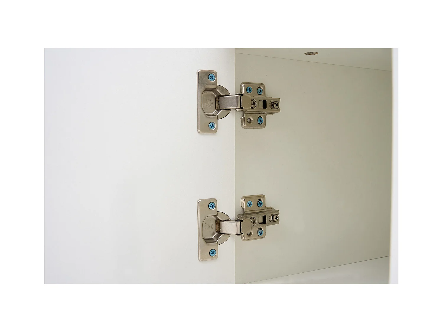 Salontafel met dubbel hefmechanisme en geïntegreerde opbergruimte voor een moderne woonkamer in het wit