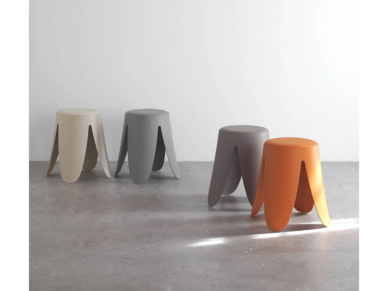 Pack 4 taburetes de polipropileno con asiento tapizado simil piel