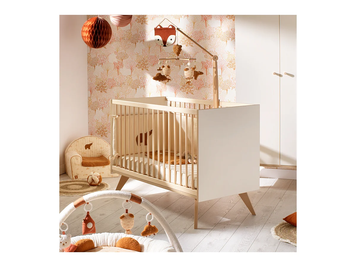 Lit bébé 120x60 à barreaux sur pieds décor vanille CAMILLE - Sauthon