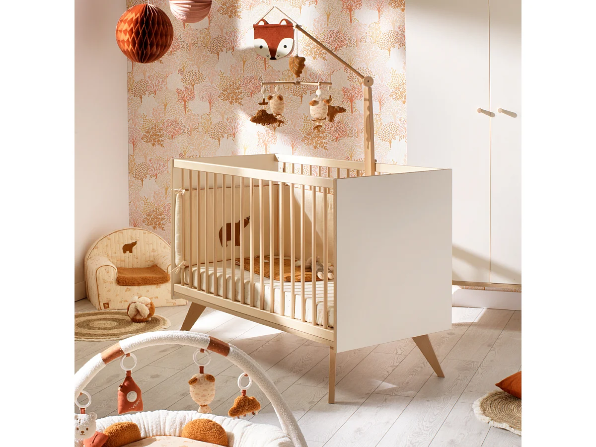 Lit bébé 120x60 à barreaux sur pieds décor vanille CAMILLE - Sauthon