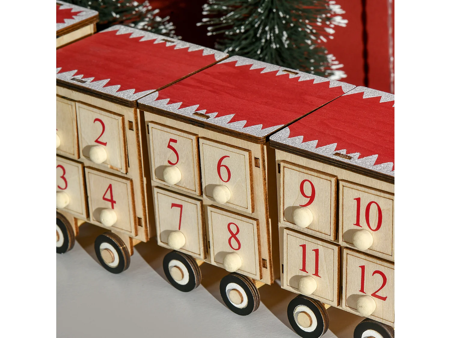 Calendario avvento in legno a forma di treno con babbo natale