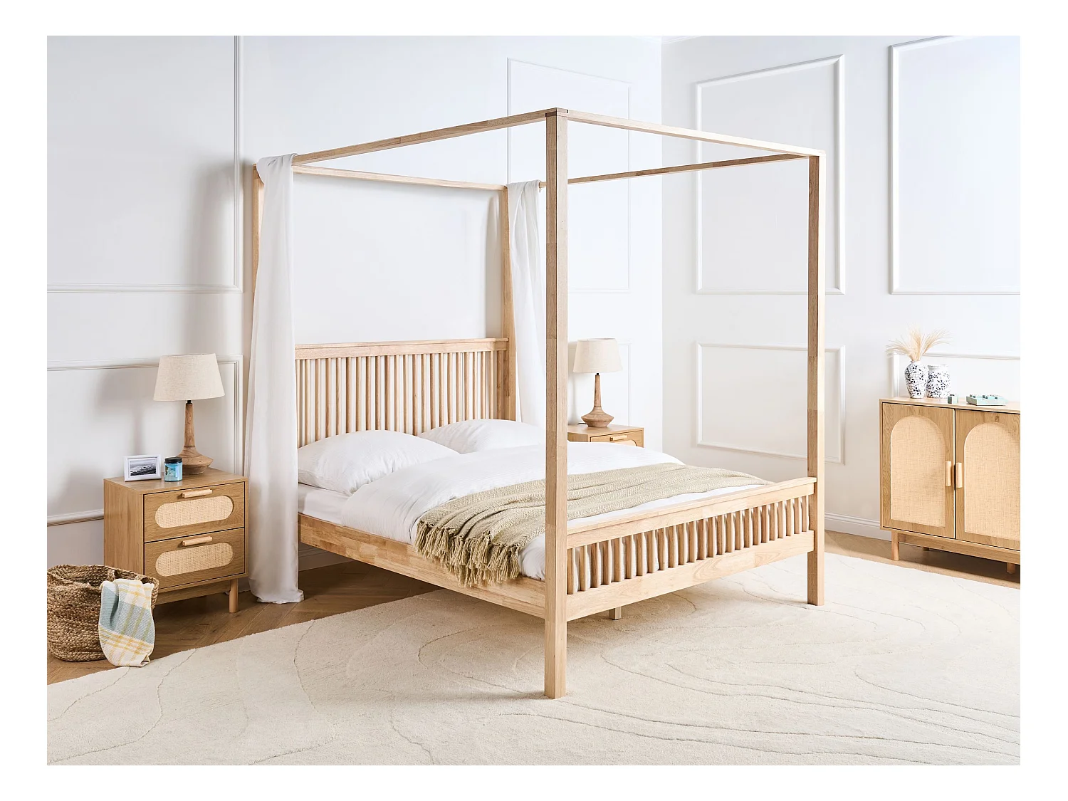 Lit à baldaquin Bois HARFLEUR 160 x 200 cm Marron clair