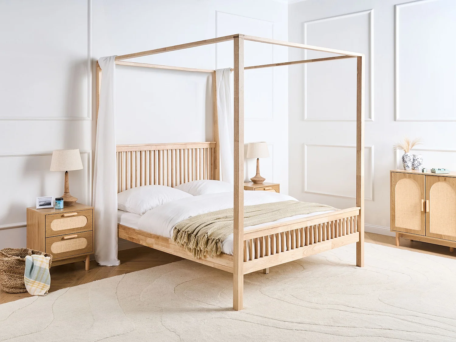 Lit à baldaquin Bois HARFLEUR 160 x 200 cm Marron clair