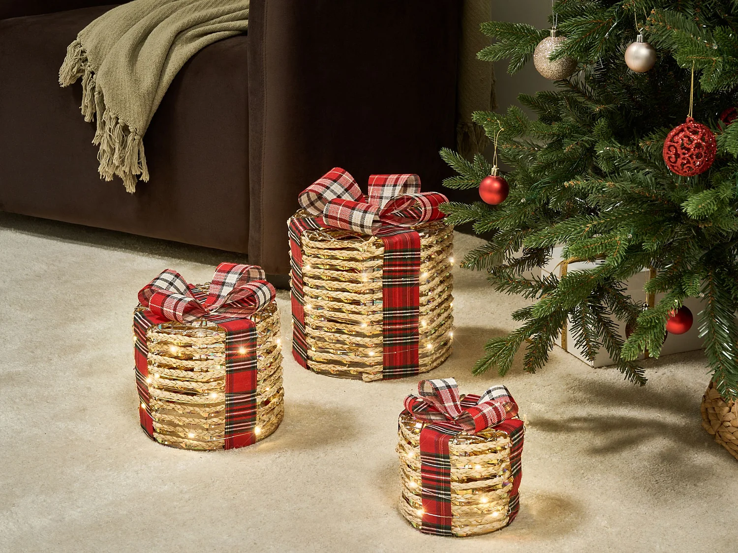 Lot de 3 décorations de Noël LED VEJLEN Cadeaux de Noël 20/25/30 cm Beige