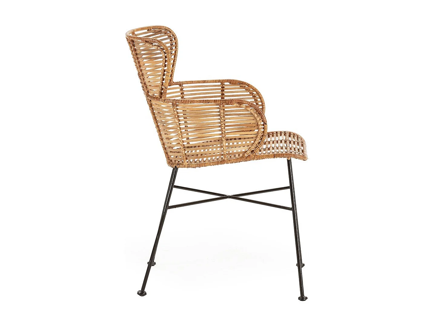 Fauteuil moderne en osier naturel et pieds métal noir BARRY – intérieur et extérieur