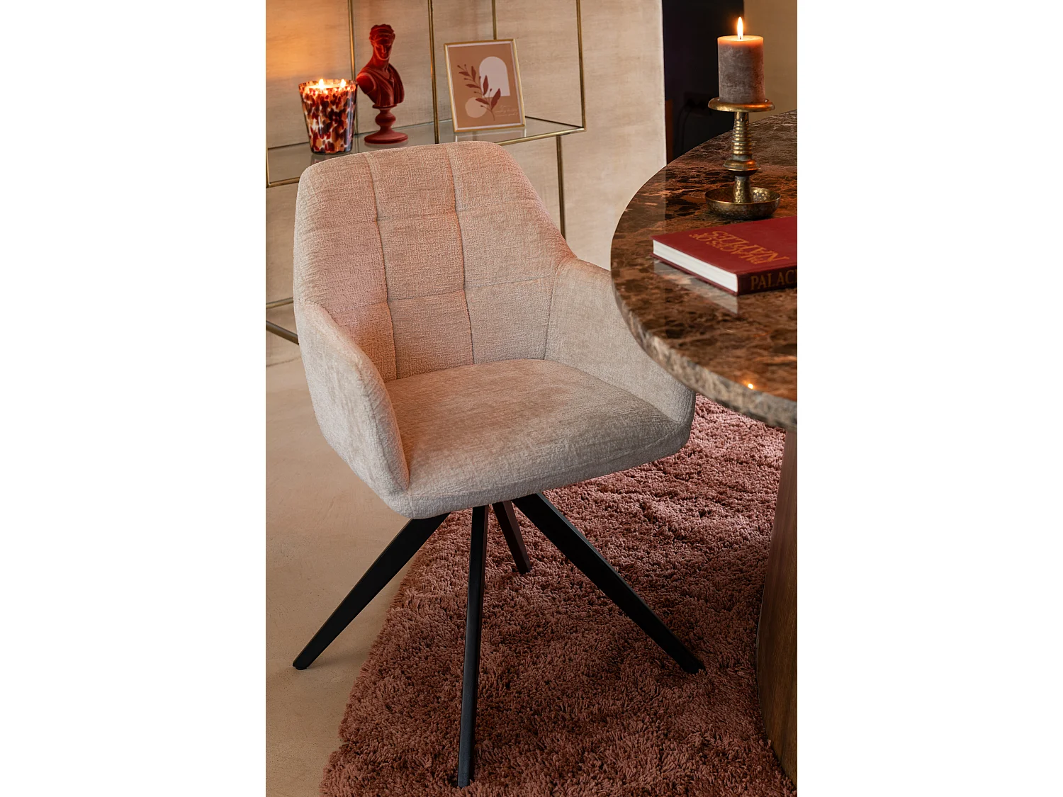 Silla LOUNA con reposabrazos – Tejido suave y patas de acero negro-Color ribete verde crudo