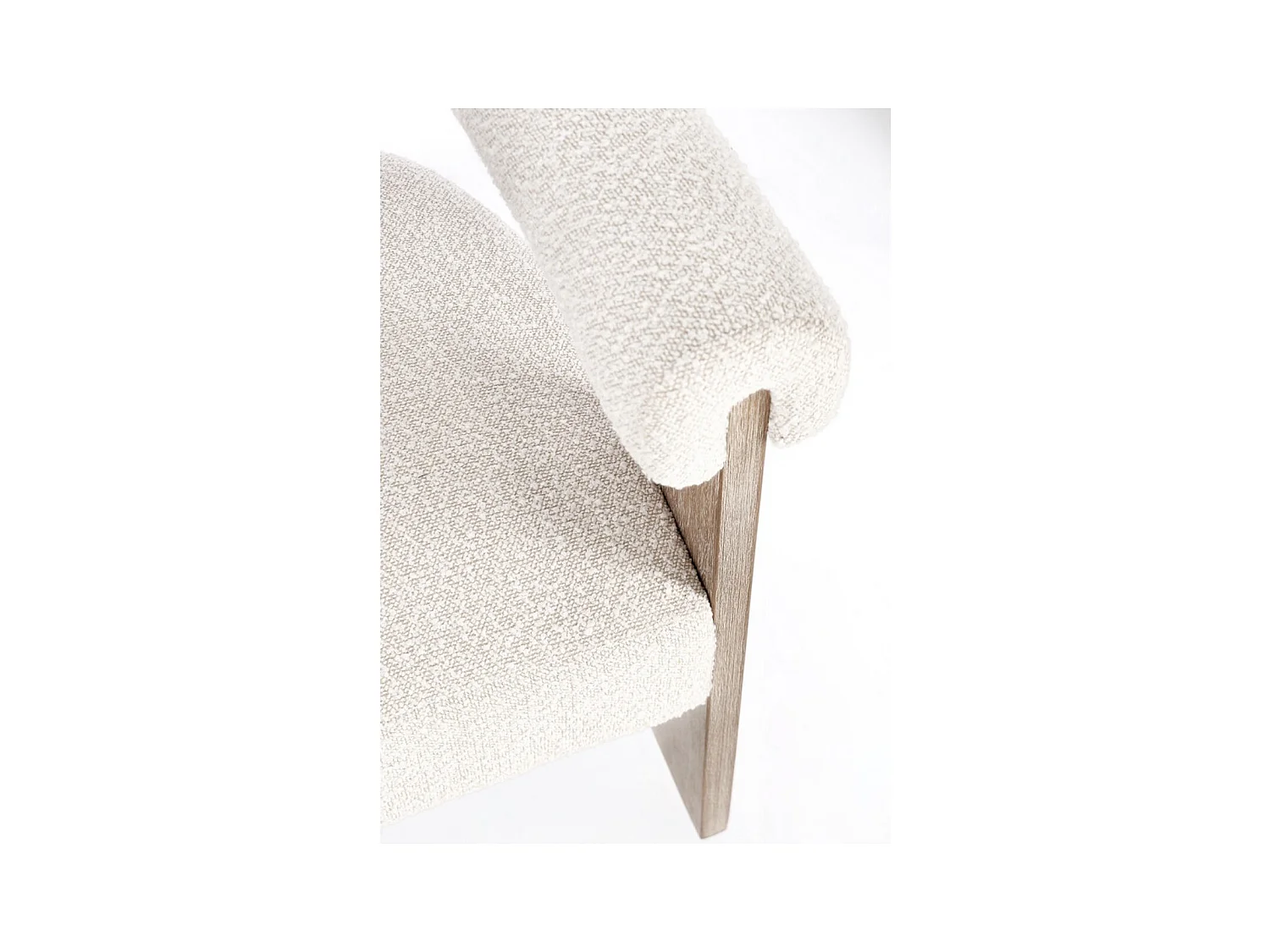 Chaise avec accoudoir en tissu bouclette et structure en bois – Modèle Agathy-Naturel/Beige clair