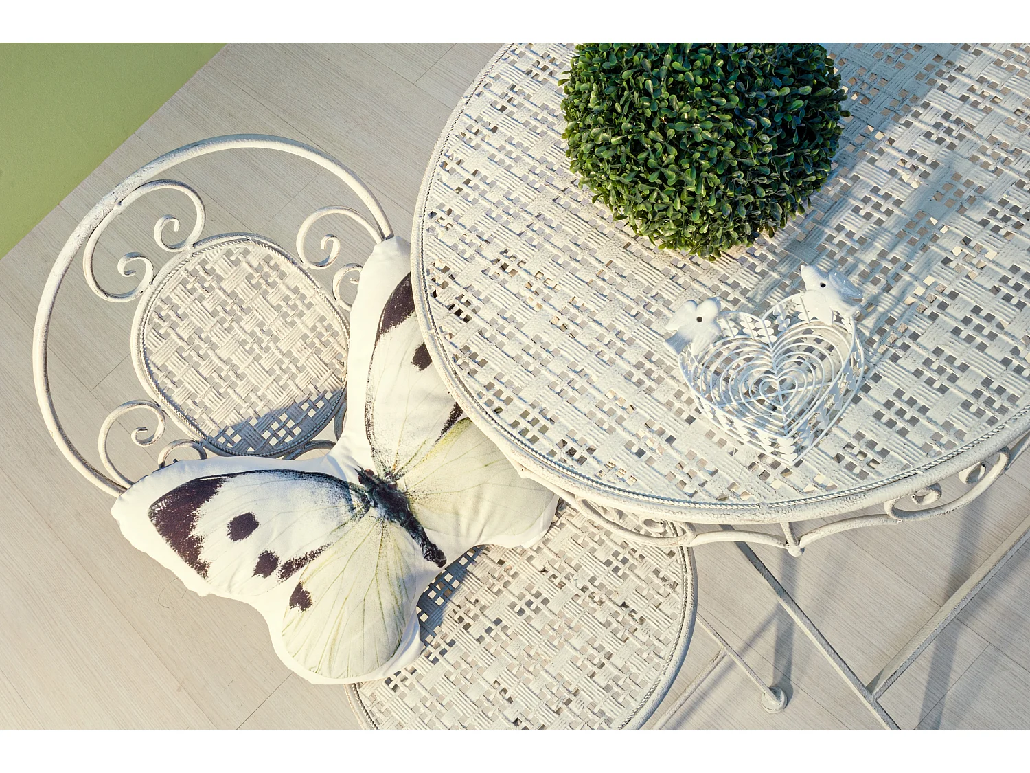 Chaise en fer blanc ivoire sans accoudoirs Emily - Lot de 4