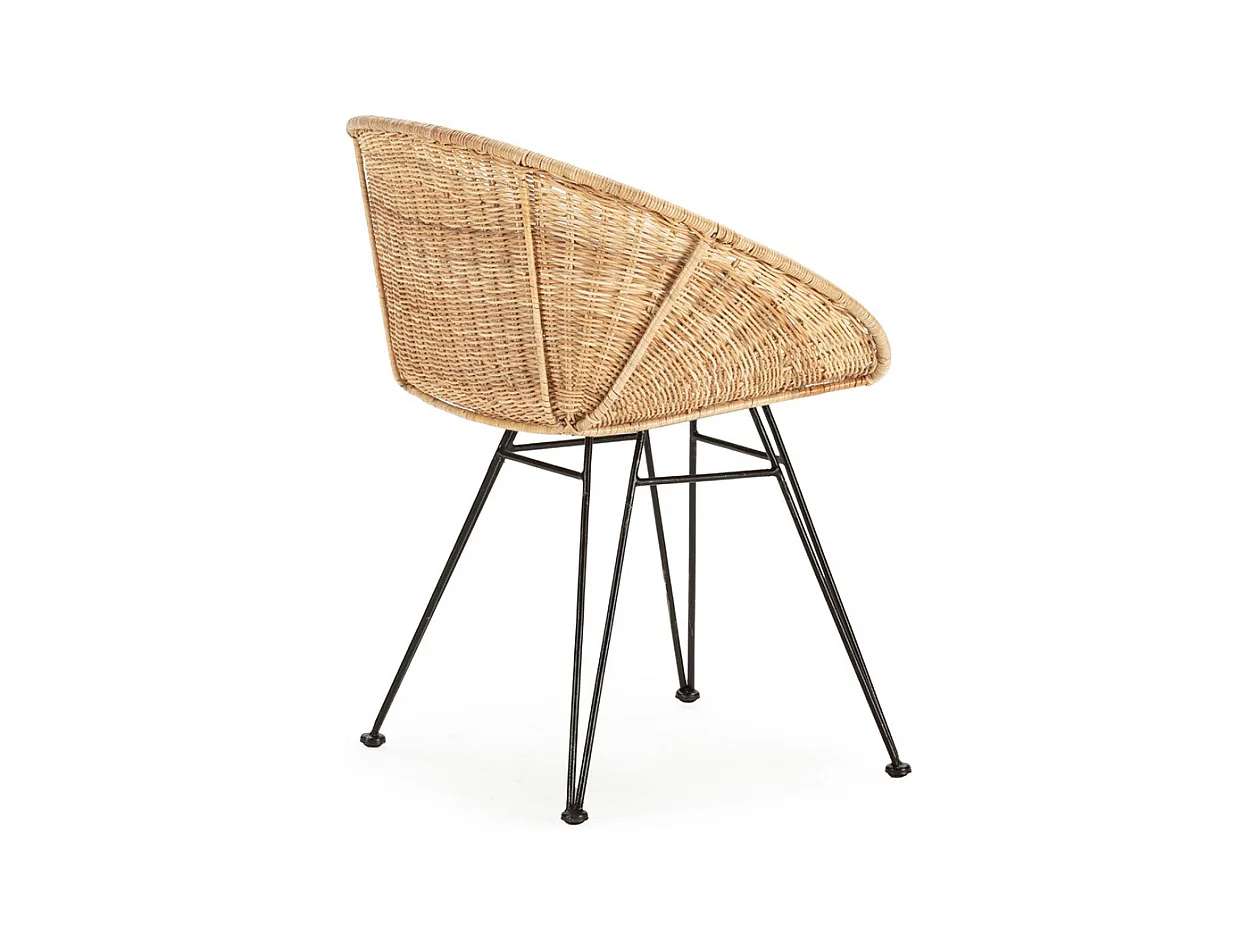 Fauteuil design en osier naturel et pieds métal noir LOUISA – intérieur et extérieur