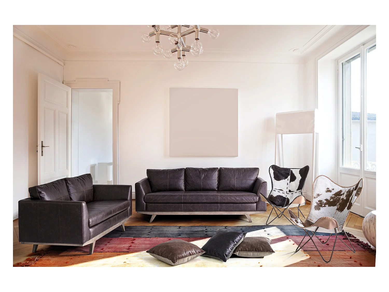 Silla mariposa de piel Berry y patas de acero bicolor - Juego de 2