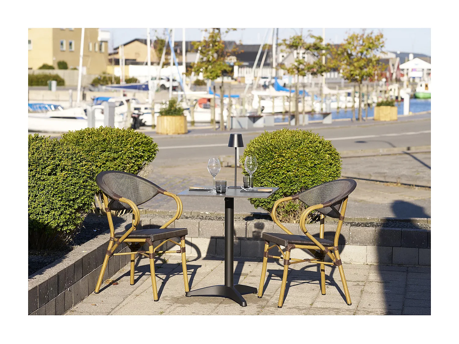 Table de bistrot carrée PARIZ 60cm – Plateau effet marbre gris foncé & pieds en aluminium noir