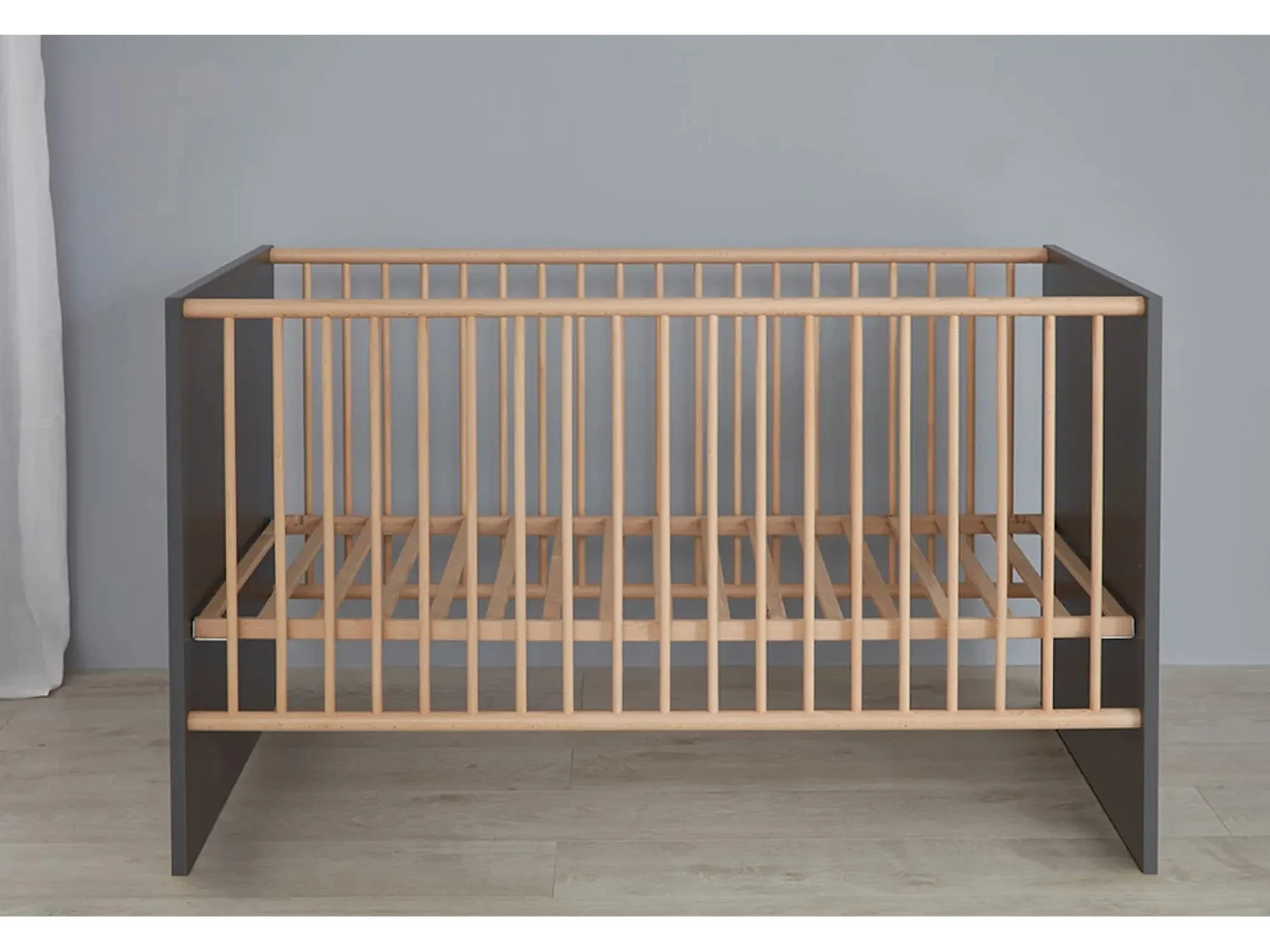 Lit à barreaux 70x140 mélaminé gris mat et bois clair Mathys