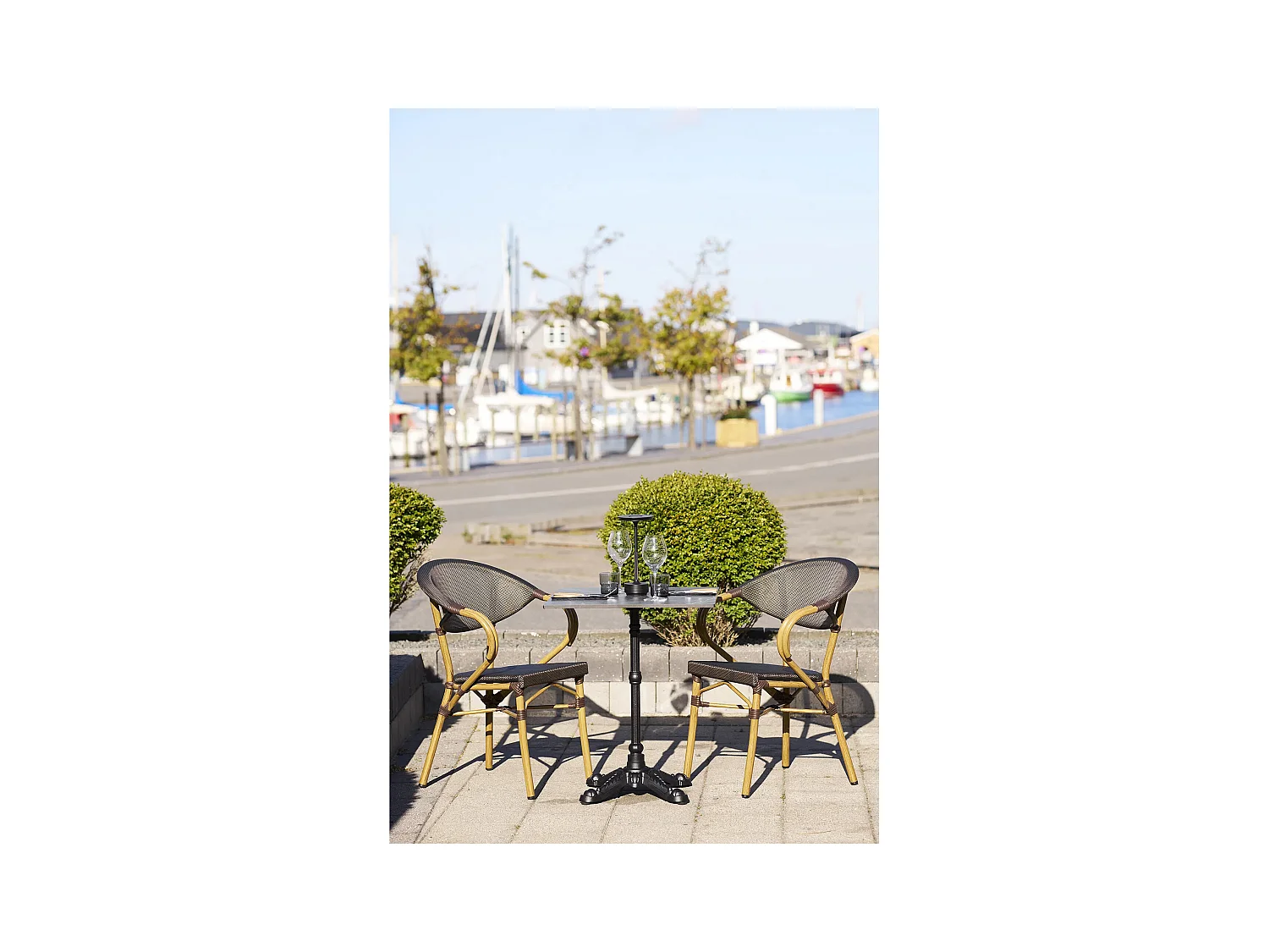 Table de bistrot carrée VALIZA 60cm – Plateau effet marbre gris foncé & pieds en aluminium noir