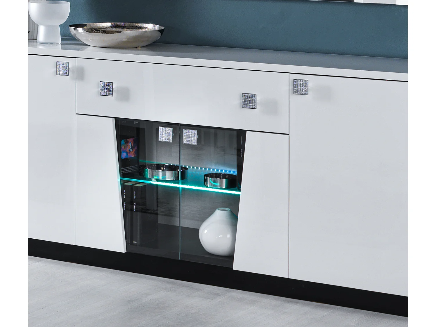 Buffet 4 portes bois blanc et noir vernis laqué brillant Bilia 190cm