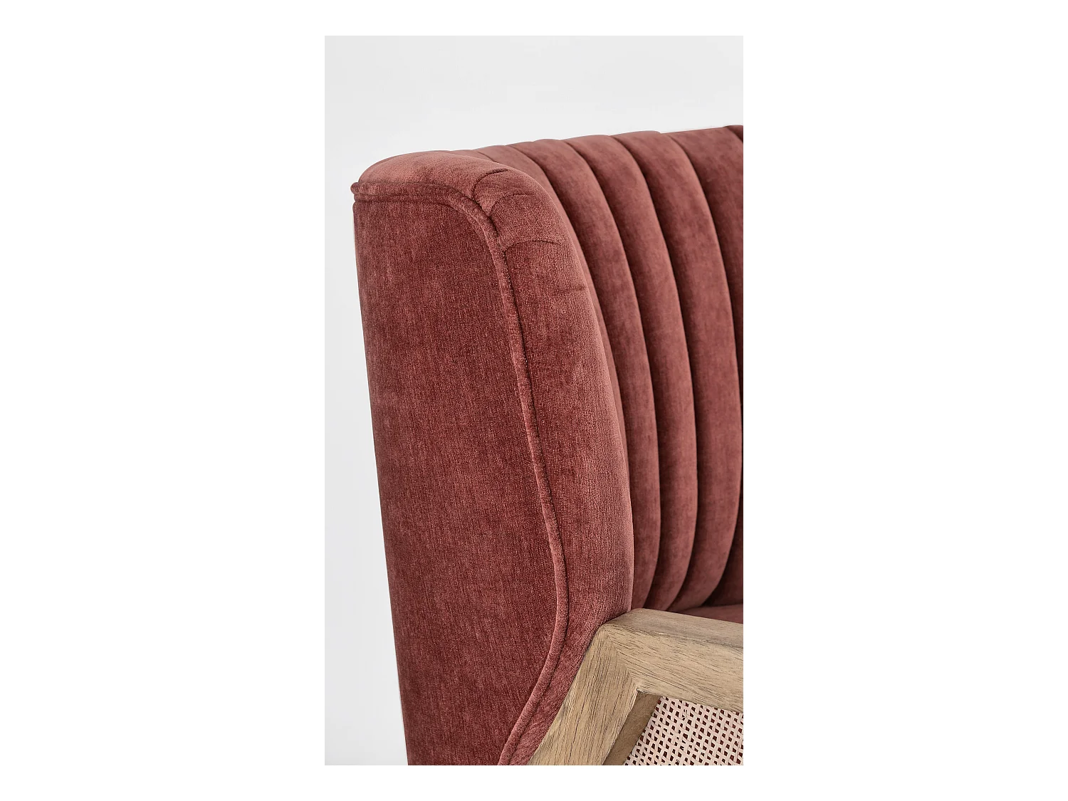 Rucha fauteuil van natuurlijk hout en rotan, steenrood fluwelen zitting, 64 cm