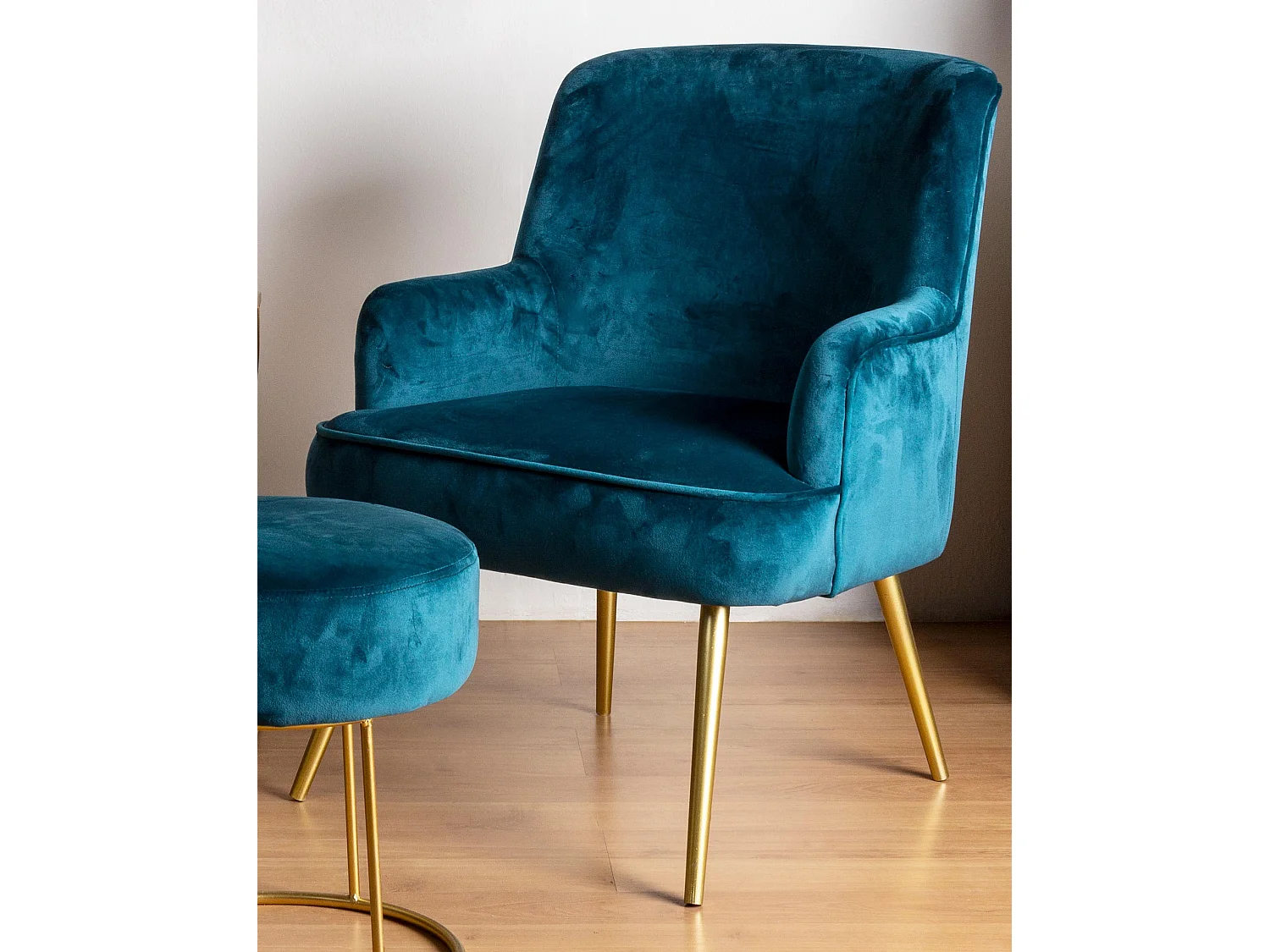 Fauteuil en polyester effet velours bleu Natan