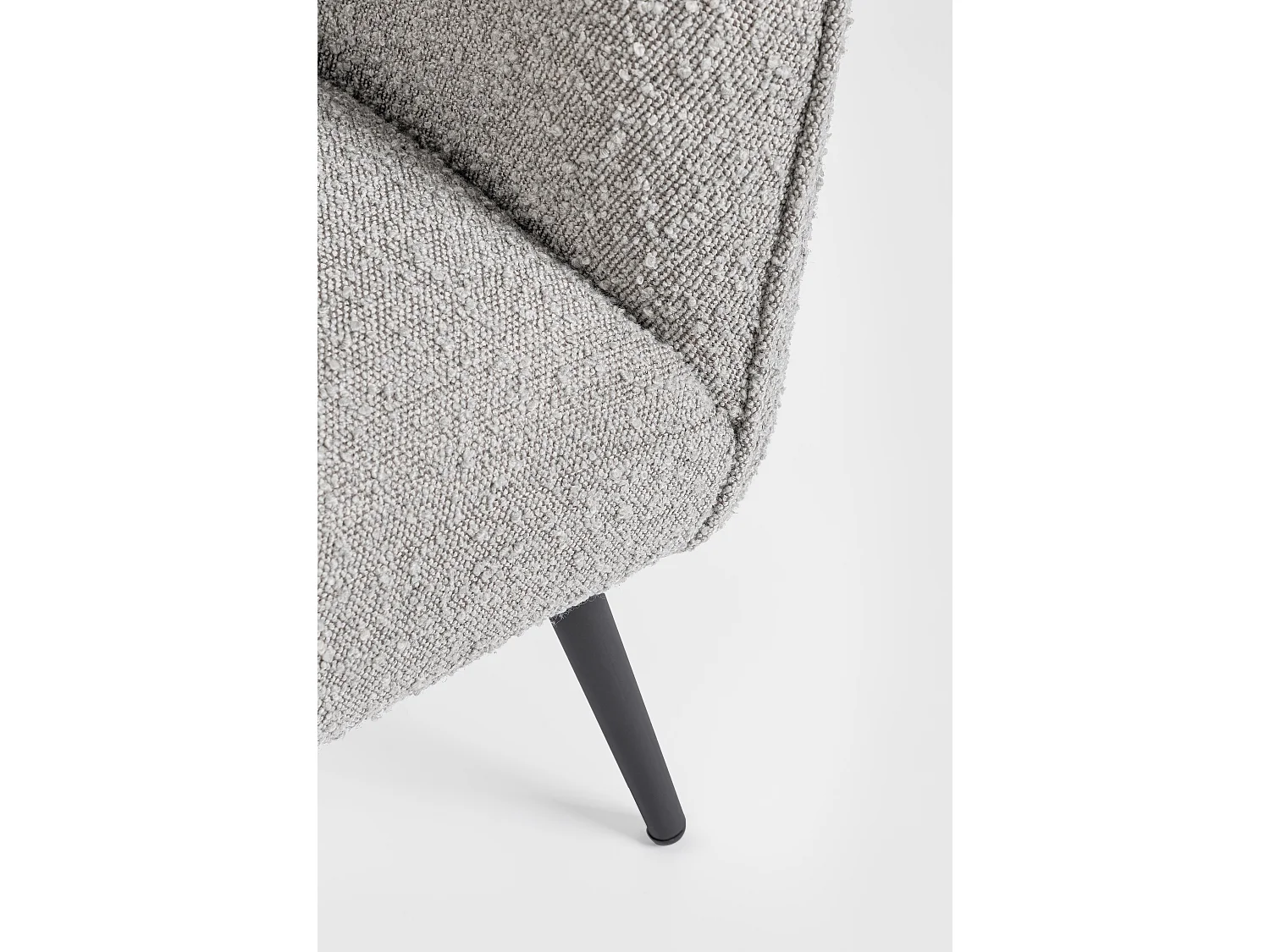 Fauteuil moderne tissu doux bouclé gris et pieds acier noir Kadole 76cm