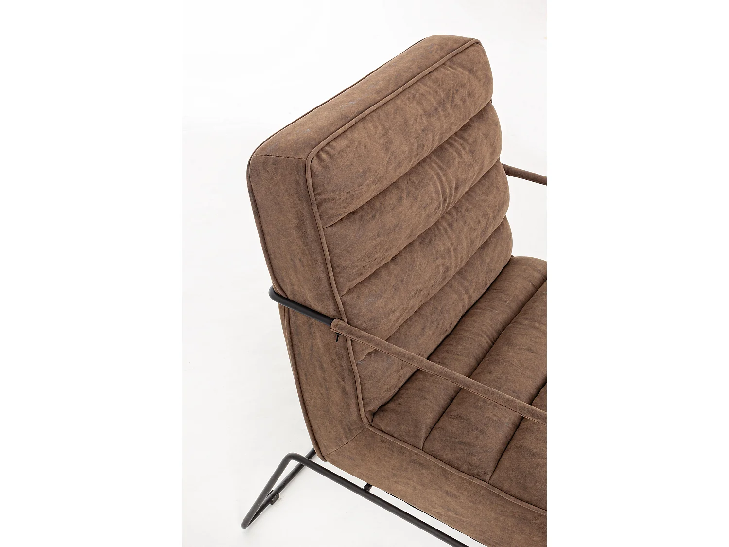 Brina fauteuil in lichtbruin kunstleer en stalen poten