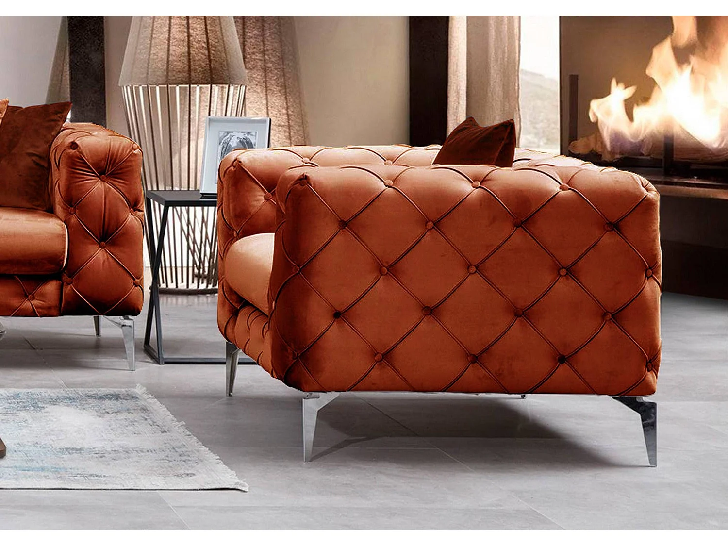 Sillón Herakles acolchado de terciopelo naranja y patas cromadas 108 cm