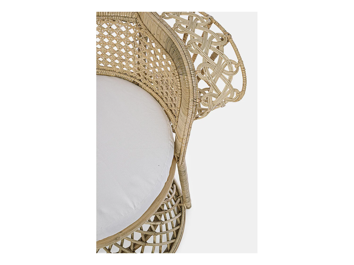 Pauwvormige fauteuil van natuurlijk rotan met Pero kussen