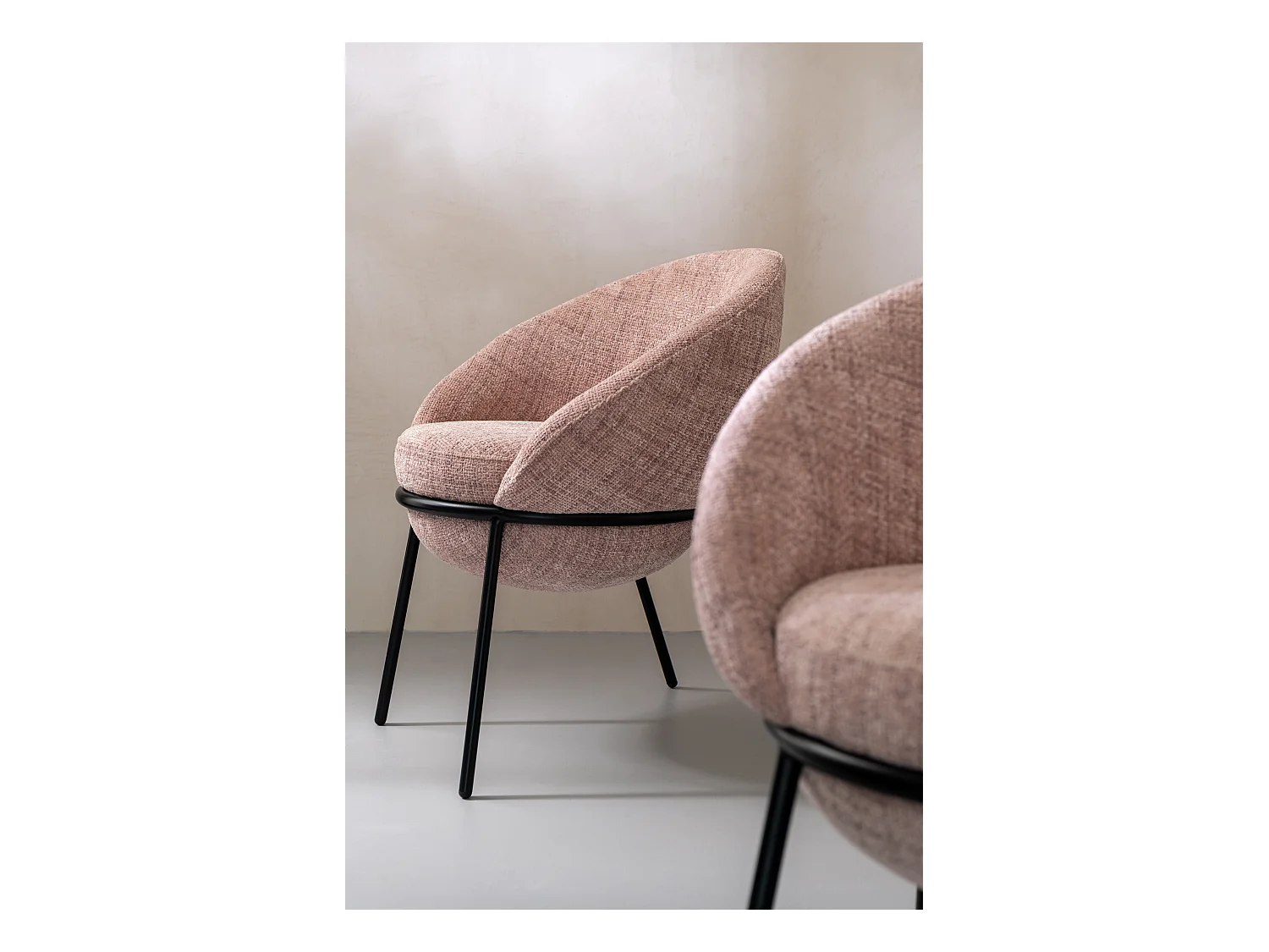 Lot de 2 fauteuils en tissu BOOBY – Structure en métal noir et design moderne-Rose