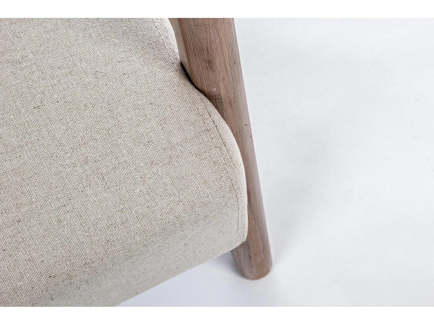 Fauteuil tissu beige clair et pieds en bois d'hévéa Silla