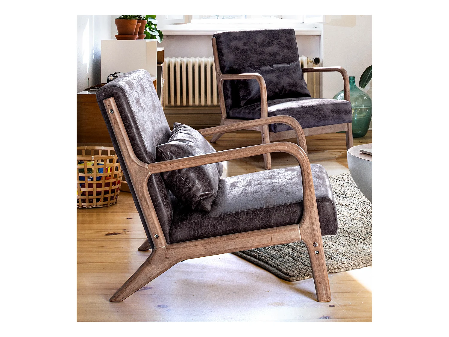 Fauteuil polyester marron foncé et pieds en bois d'hévéa Silla