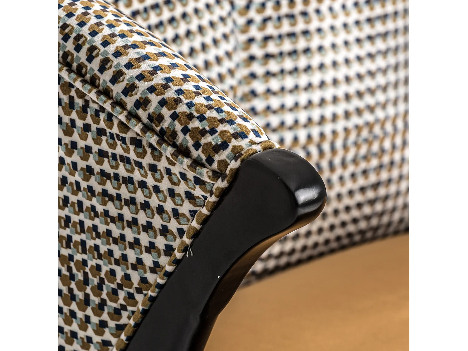 Sillón Bari 72 cm de terciopelo mostaza y madera de caucho negra