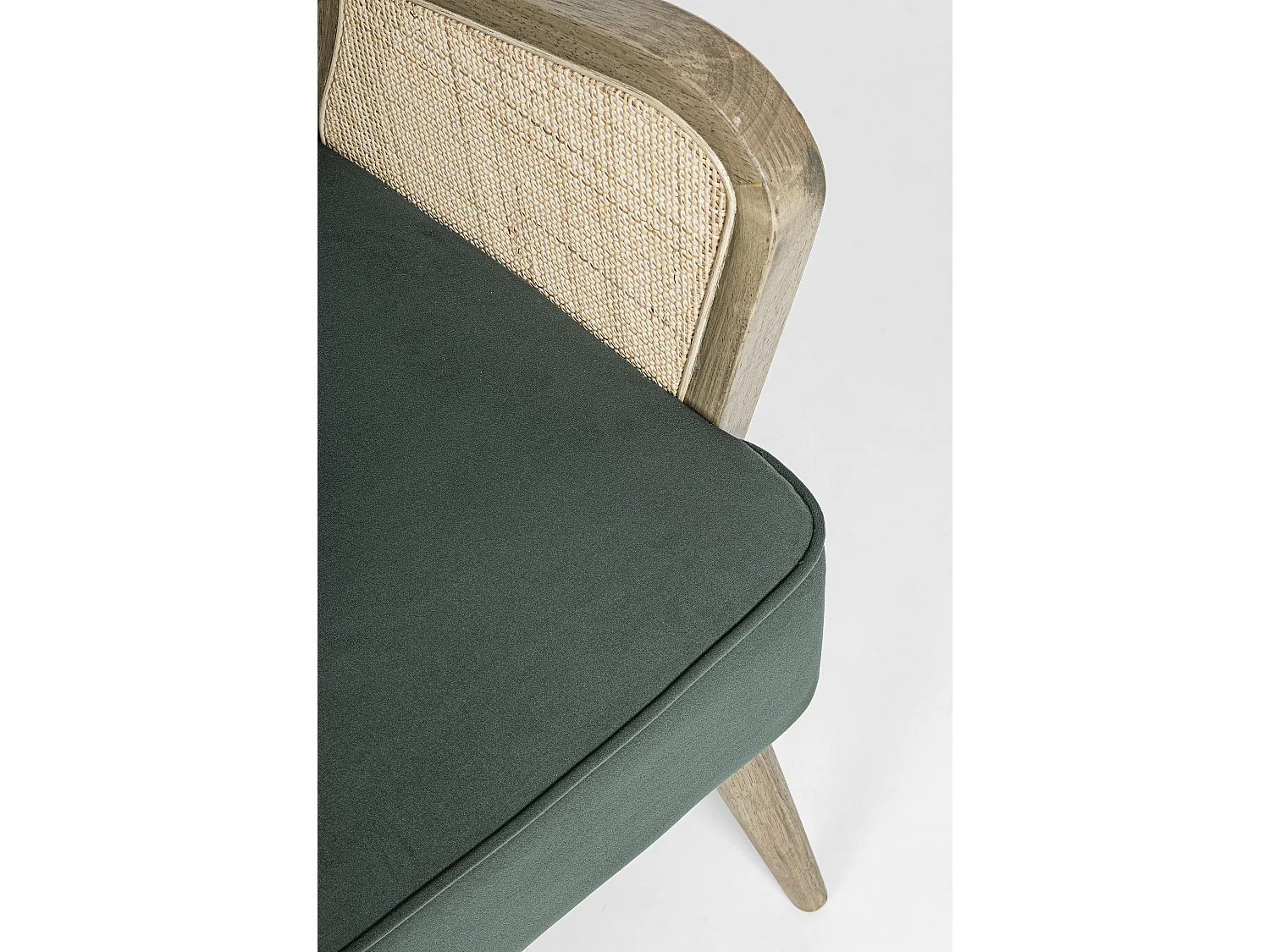 Fauteuil en bois naturel et rotin assise velours vert Rucha 64cm