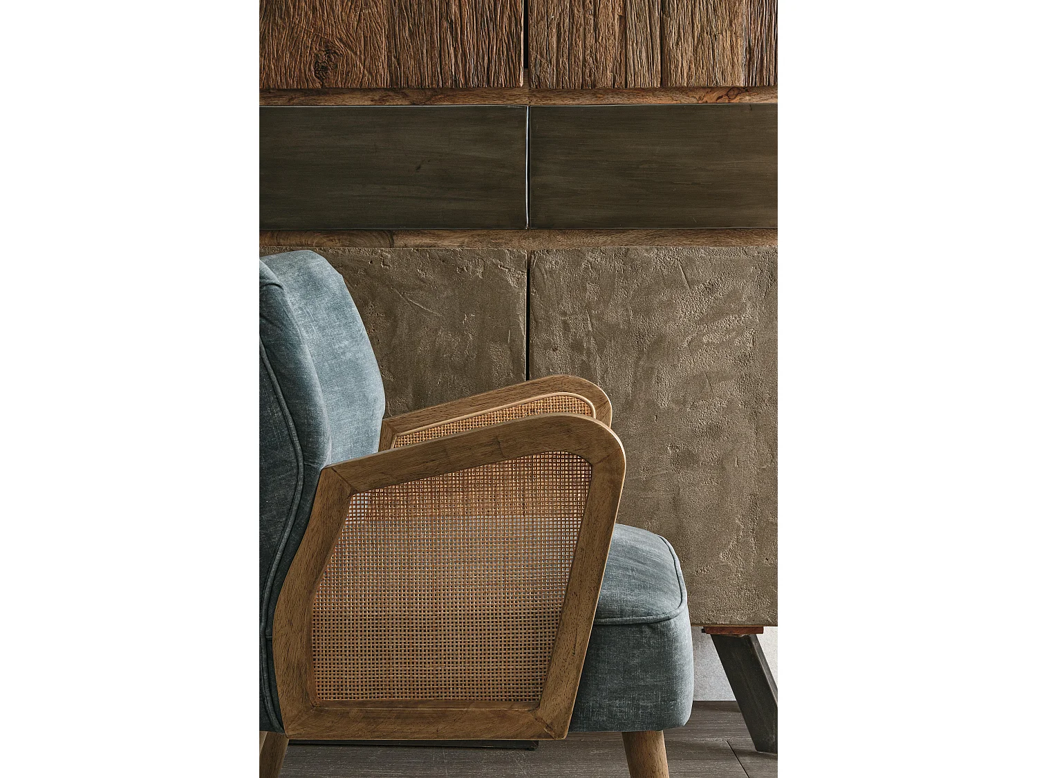 Fauteuil en bois naturel et rotin assise velours vert Rucha 64cm