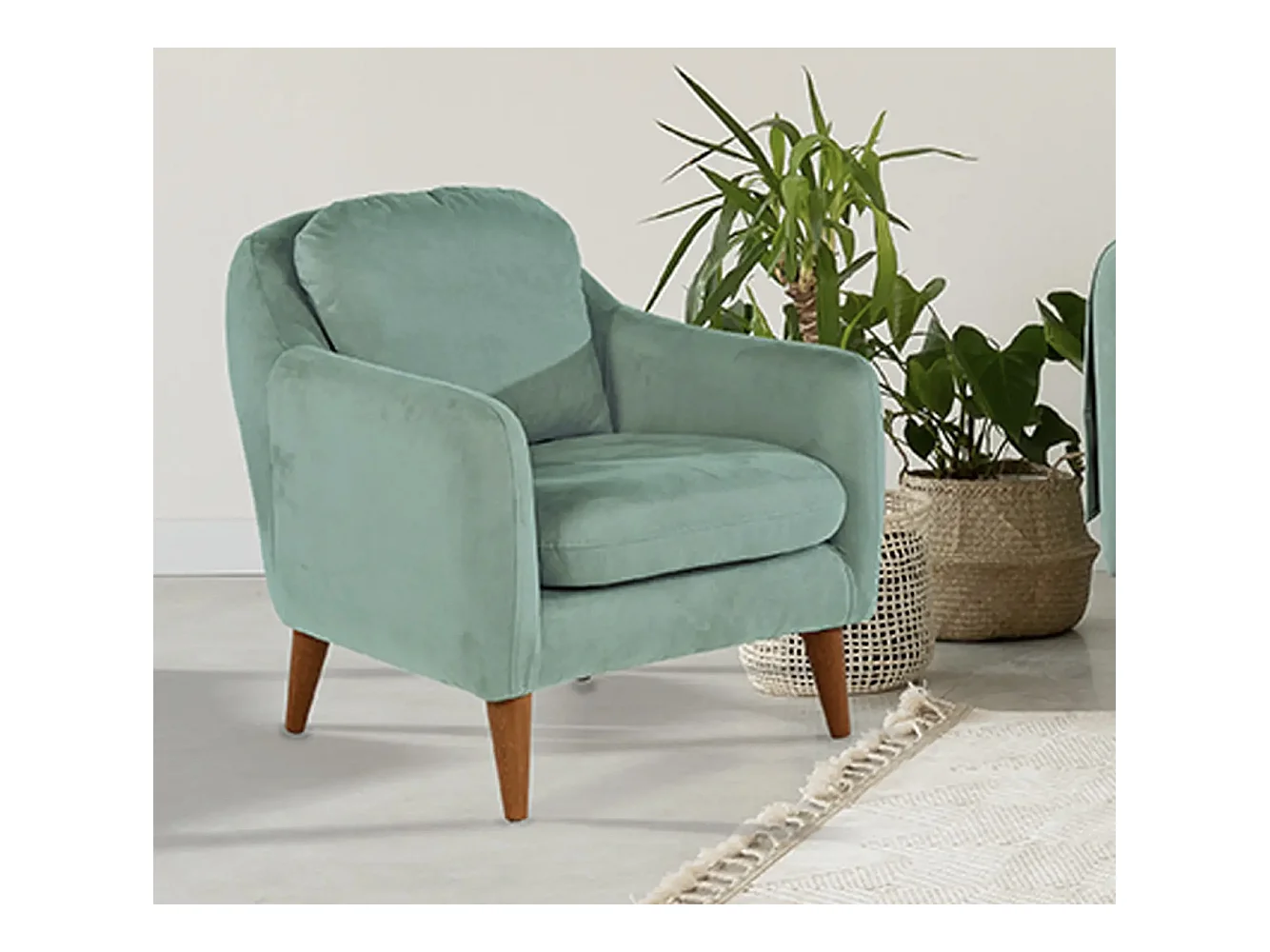 Sillón de tela verde claro y patas de madera natural Shekal 71 cm