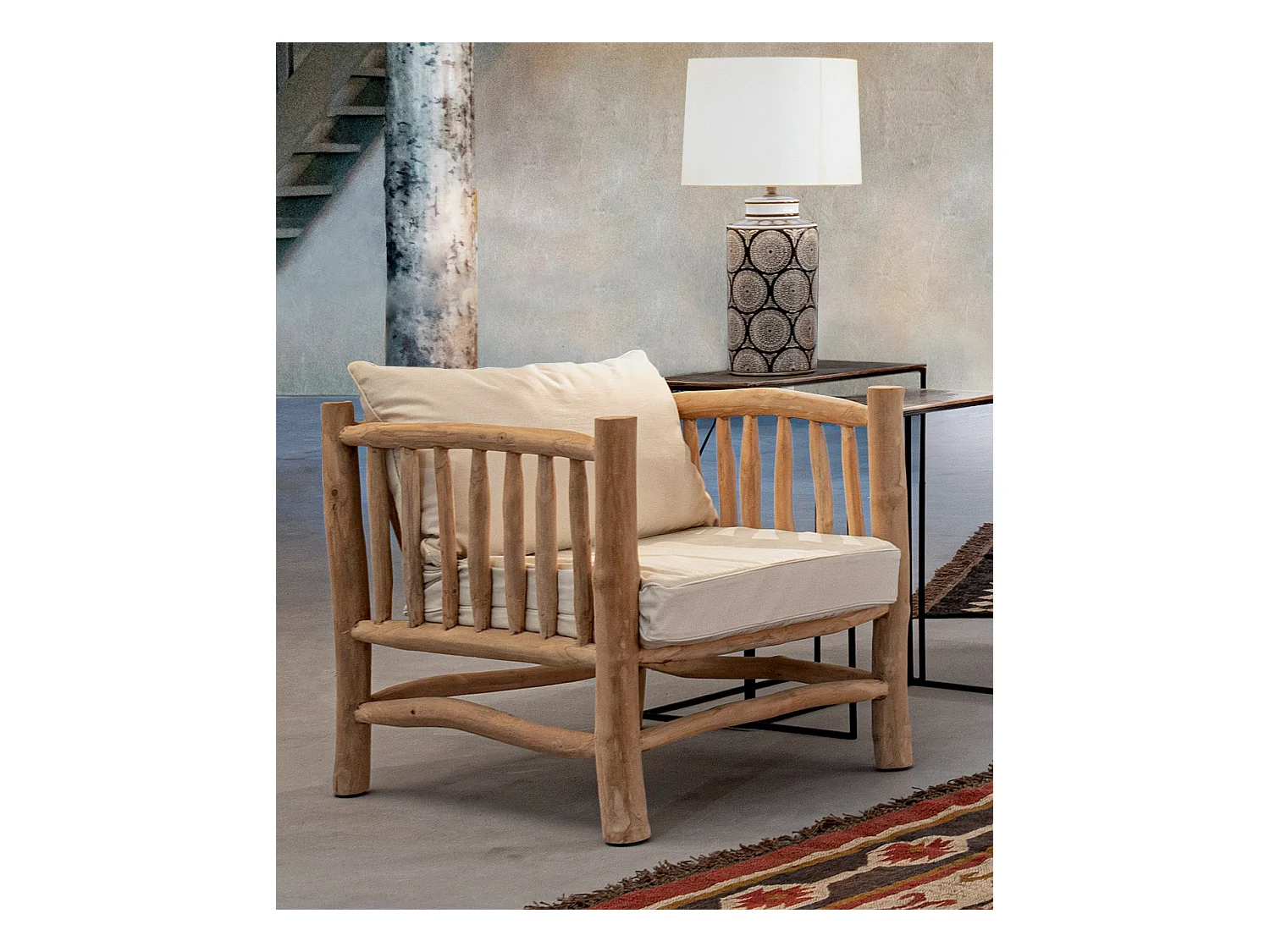 Fauteuil en bois teck naturel avec coussin blanc Sary