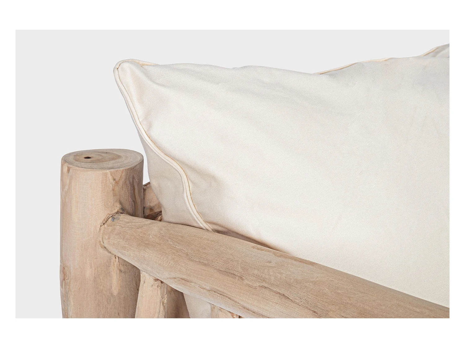 Fauteuil en bois teck naturel avec coussin blanc Sary