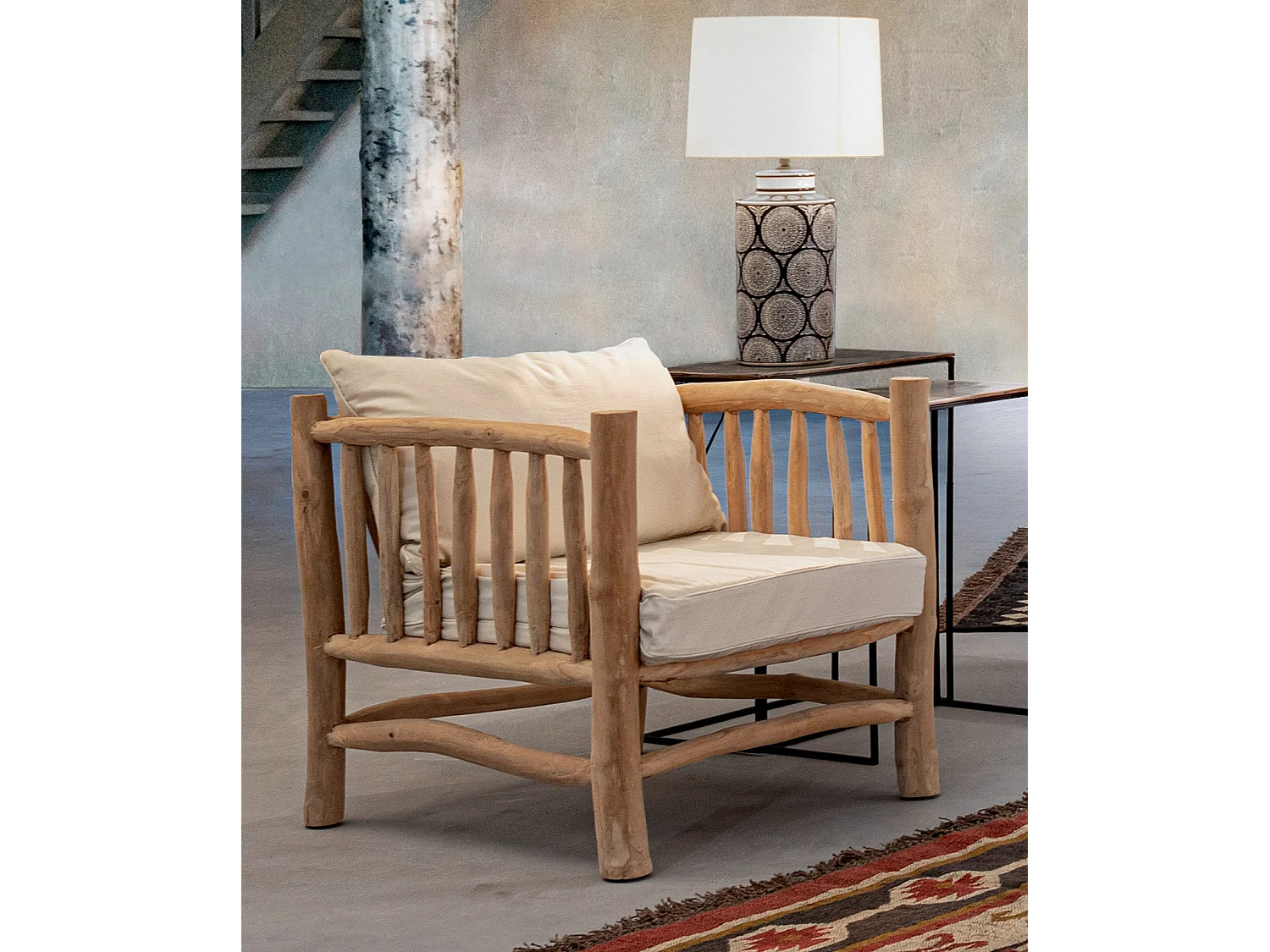 Fauteuil en bois teck naturel avec coussin blanc Sary
