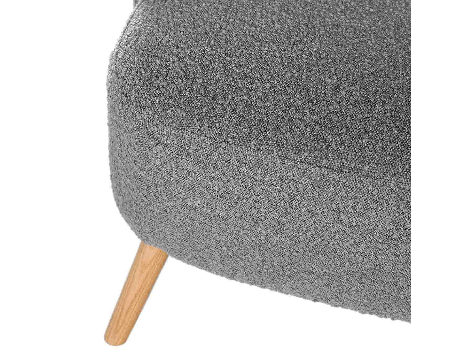 Fauteuil confortable tissu gris clair et pieds bois naturel Korta 75cm