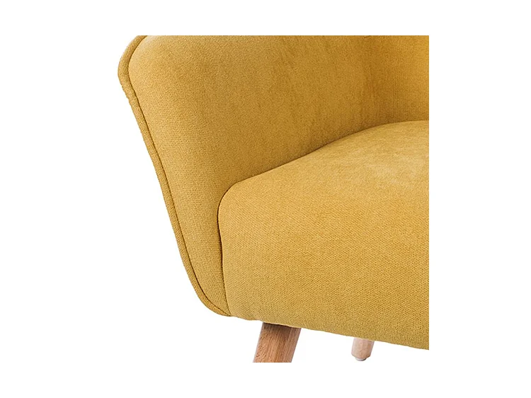 Fauteuil velours avec pieds légèrement en bois naturel Baky-Jaune curry