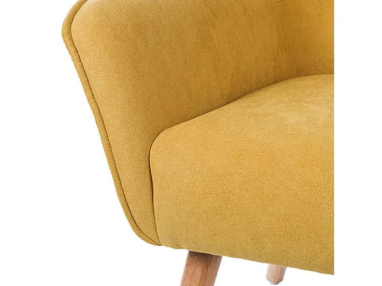 Fauteuil velours avec pieds légèrement en bois naturel Baky-Jaune curry