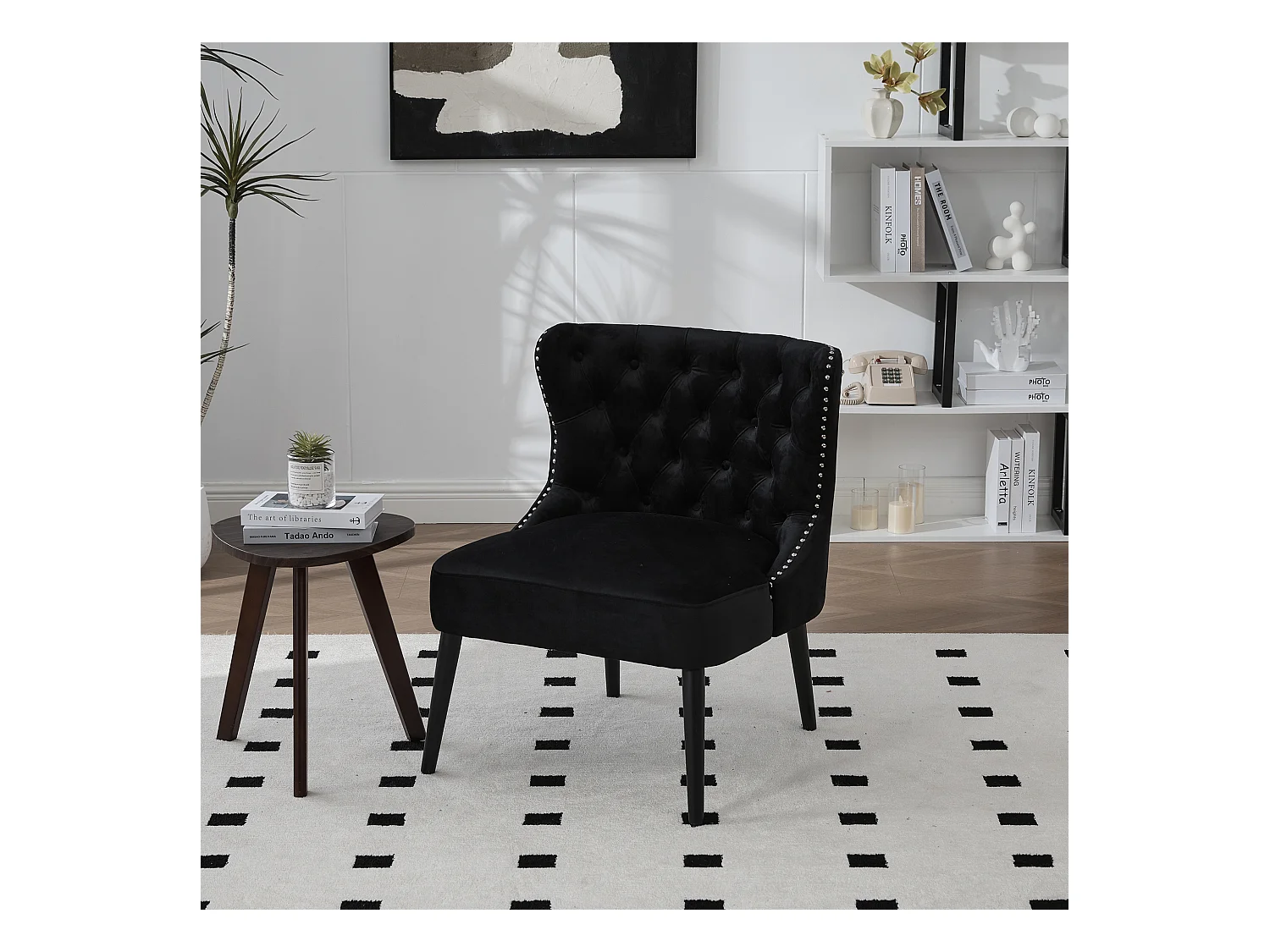 Zwarte stoel - Stoel met geklonken afwerking en massief houten poten - fluweel