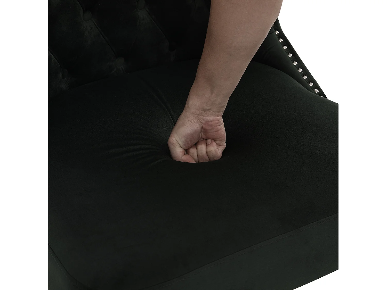 Groene stoel - Stoel met geklonken afwerking en massief houten poten - fluweel