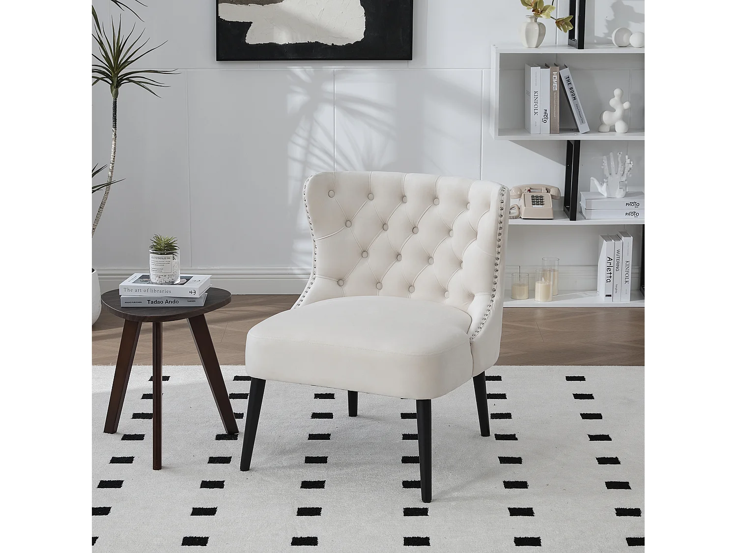 Chaise beige - Chaise avec finition rivetée et pieds en bois massif - velours