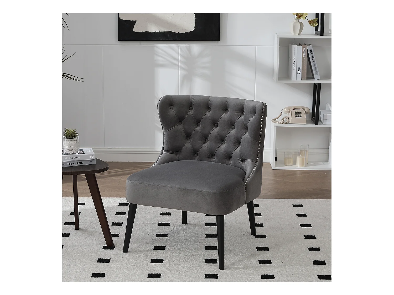 Grijze stoel - Stoel met geklonken afwerking en massief houten poten - fluweel