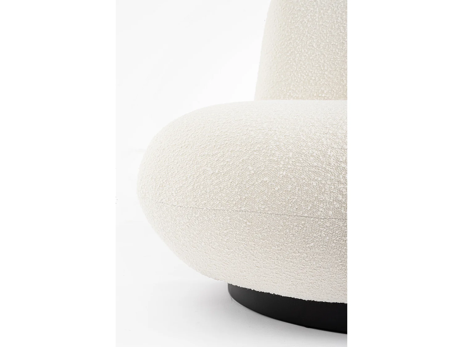 Fauteuil design pivotant tissu doux bouclé blanc et pieds acier noir MAGGY