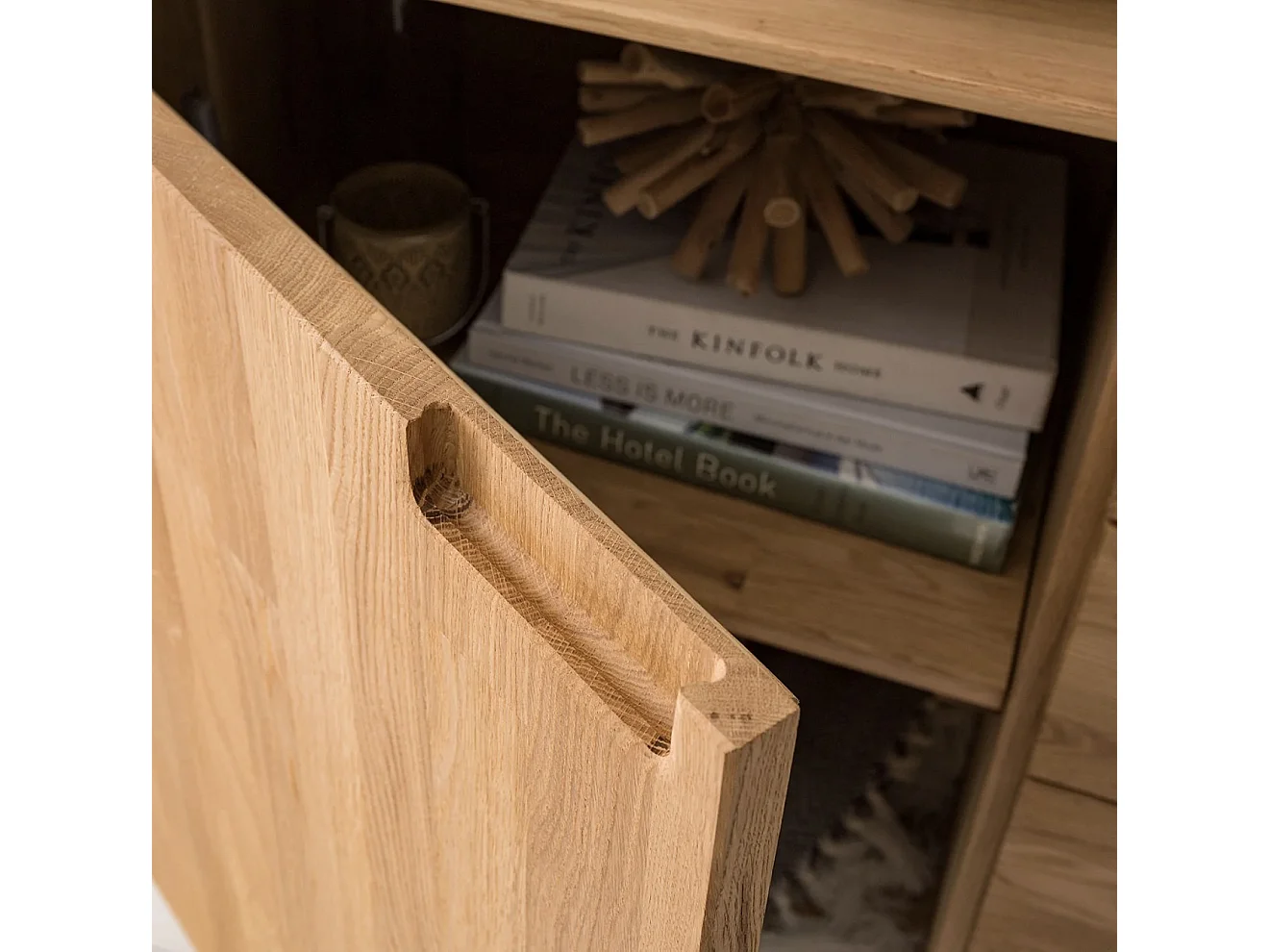 Aparador Kundy madera maciza de roble 2 puertas 4 cajones 160 cm