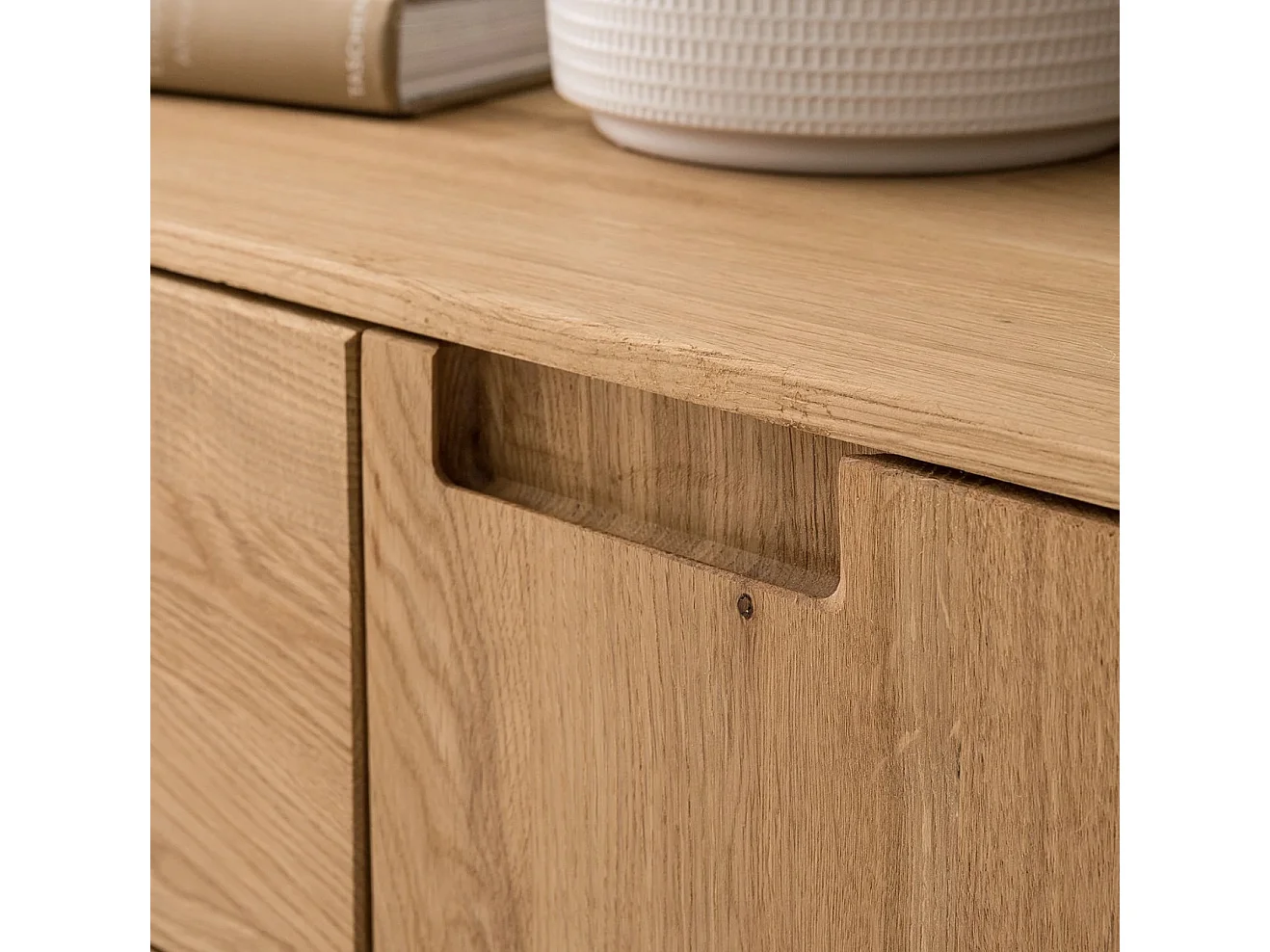 Aparador Kundy madera maciza de roble 2 puertas 4 cajones 160 cm