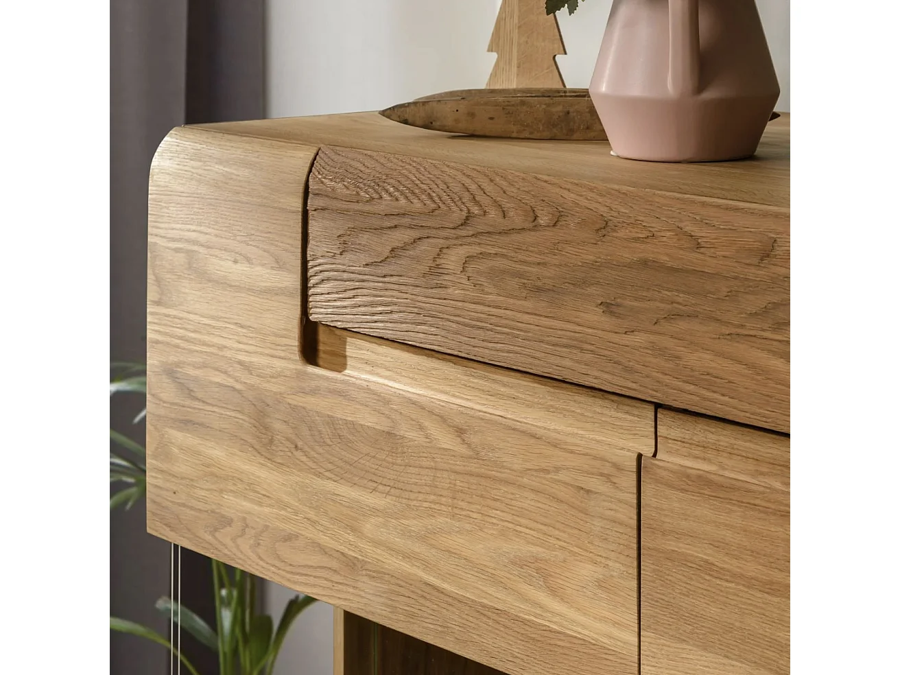 Aparador con vitrina de madera maciza de roble miel 3 puertas Divina 180 cm